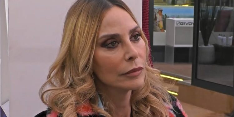 Stefania Orlando sconvolta al Grande Fratello (Screen Mediaset Infinity)