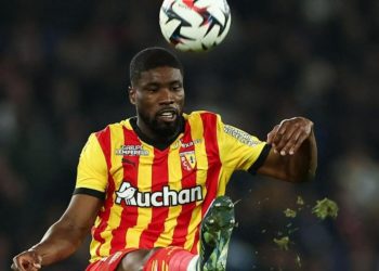 Kevin Danso con la maglia del Lens