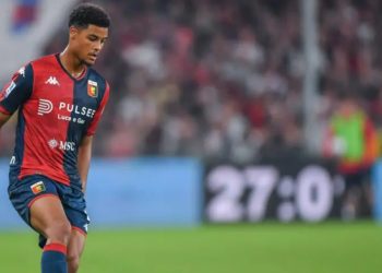 Koni De Winter con la maglia del Genoa