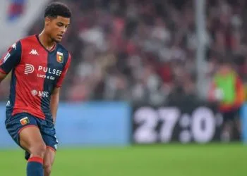 Koni De Winter con la maglia del Genoa