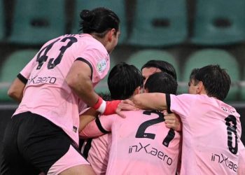 Il Palermo esulta per un gol (da facebook.com/palermofficial)