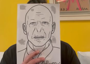 Favio Caressa con la maschera di Voldemort (screenshot video Youtube)