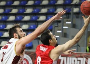 Un momento di Hapoel Gerusalemme Venezia in Eurocup (da facebook.com/JerusalemBasket)