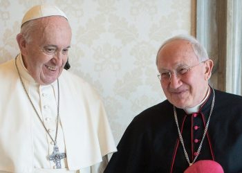 Papa Francesco con mons. Cavalli