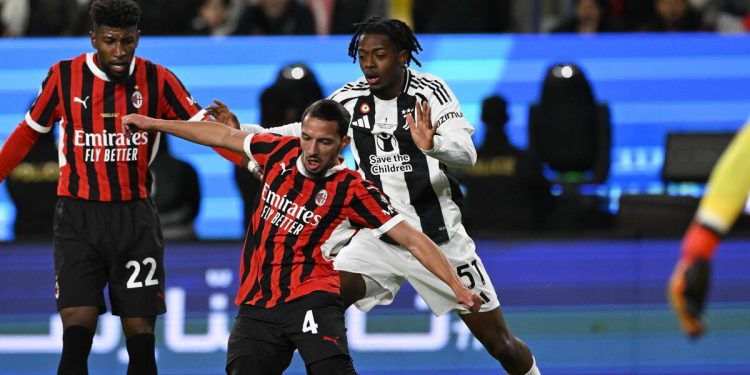 Samuel Mbangula e Ismael Bennacer in Juventus Milan di Supercoppa (Foto ANSA)