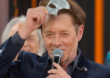 Anonimo Italiano toglie la maschera a Ora o mai più 2025