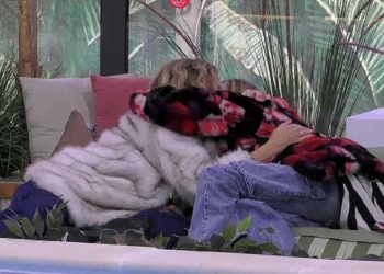 eva grimaldi e stefania orlando si abbracciano