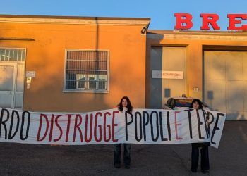 sit-in alla sede della Leonardo di Brescia