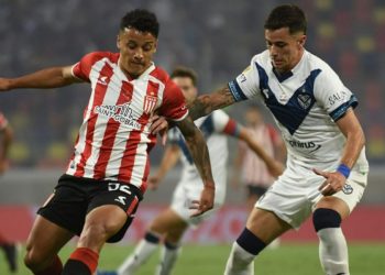 Valentin Gomez con la maglia del Velez