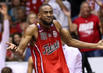 Markel Brown esulta con la Pallacanestro Trieste (da facebook.com/pallacanestrotrieste)