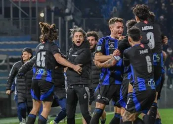 Il Pisa esulta con Pippo Inzaghi (da facebook.com/pisasportingclub)