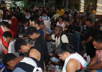 Immigrati al confine tra Messico e Stati Uniti (Ansa)