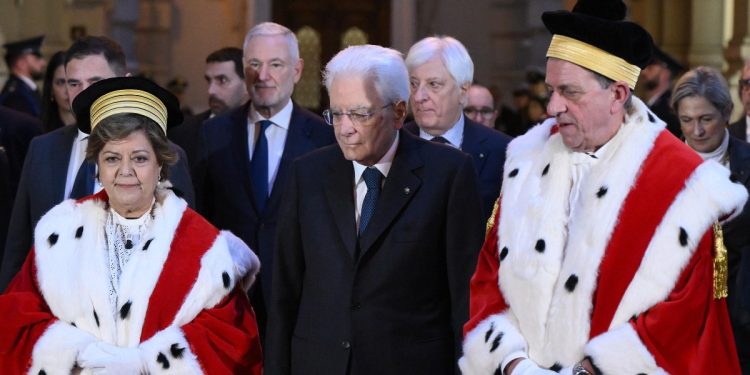 L'inaugurazione dell'anno giudiziario della Cassazione. Da s.: Margherita Cassano, Sergio Mattarella, Luigi Salvato (Ansa)