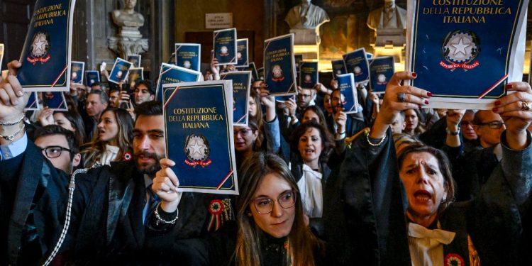 Napoli, magistrati contro il guardasigilli Carlo Nordio (Ansa)