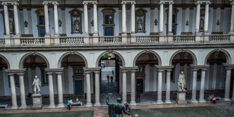 Milano, il cortile interno della Pinacoteca di Brera (Pixabay)