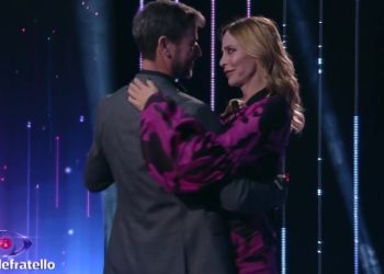 Stefania e Iago ballano al GF (Foto: screen Mediaset Infinity)