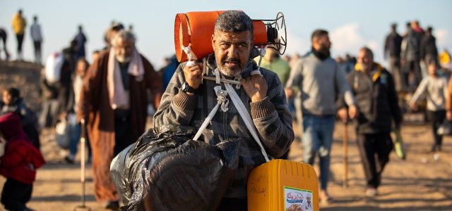Sfollati palestinesi tornano a Gaza
