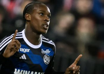 Emanuel Emegha con la maglia dello Strasburgo