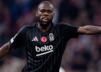 Jean Onana con la maglia del Besiktas