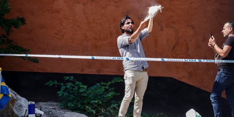 Salwan Momika, Corano bruciato