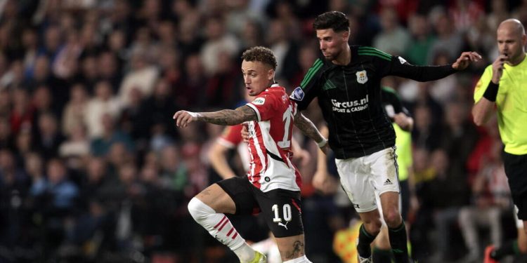 Noa Lang in azione con il Psv Eindhoven (Foto ANSA)