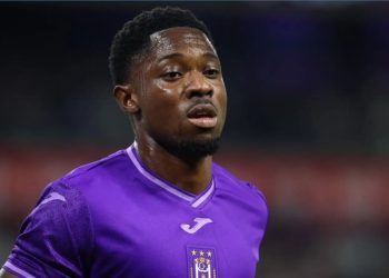 Francis Amuzu con la maglia dell'Anderlecht