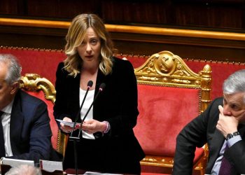 Giorgia Meloni, presidente del Consiglio, tra Matteo Piantedosi, ministro dell'Interno, e Antonio Tajani, ministro degli Esteri (Ansa)