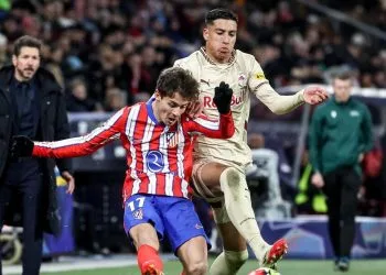 Adam Daghim a contrasto con Rodrigo Riquelme in Salisburgo Atletico Madrid (Foto ANSA)