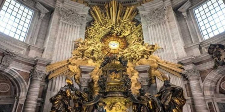La Cttedra di Gian Lorenzo Bernini nella Basilica di san Pietro (Foto Web)