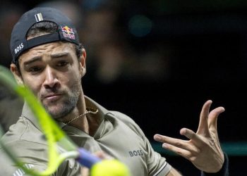 Matteo Berrettini in azione a Rotterdam (Foto ANSA)