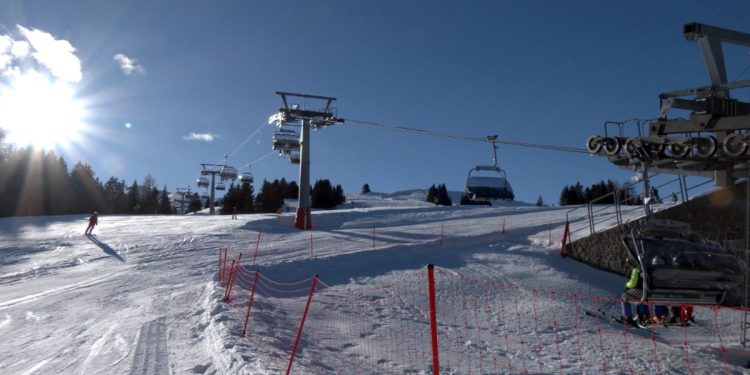 Una seggiovia all'Alpe di Siusi (Ansa)