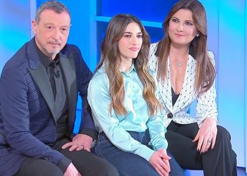 Noemi a C'è posta per te 2025 con Amadeus