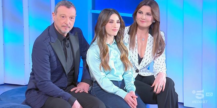 Noemi a C'è posta per te 2025 con Amadeus