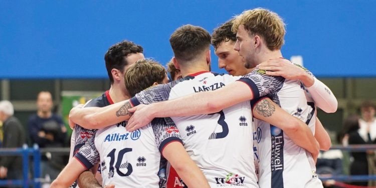 L'Allianz Milano esulta (da facebook.com/PowervolleyMilano)