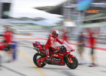 Marc Marquez con la Ducati nei test MotoGp a Sepang (Foto ANSA)