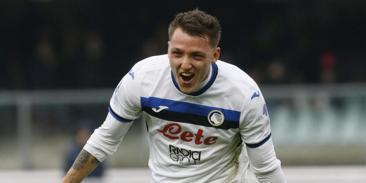 Mateo Retegui esulta con la maglia dell'Atalanta (Foto ANSA)