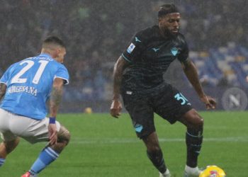 Matteo Politano contro Nuno Tavares in Napoli Lazio di Serie A (Foto ANSA)
