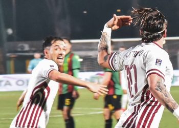 L'esultanza dei calciatori dell'Arezzo (da facebook.com/SSArezzo)