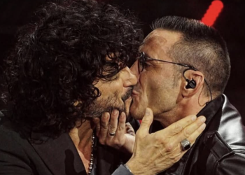 bacio Francesco renga kekko dei modà