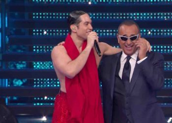 Mahmood e Carlo Conti a Sanremo 2025