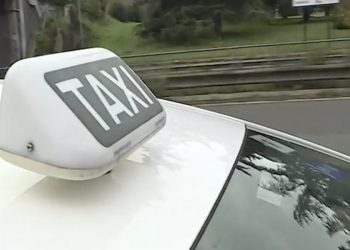 Taxi in viaggio (Foto: Raiplay)