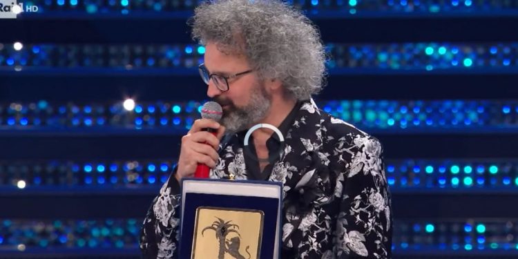 Simone Cristicchi vincitore del premio Bigazzi a Sanremo 2025