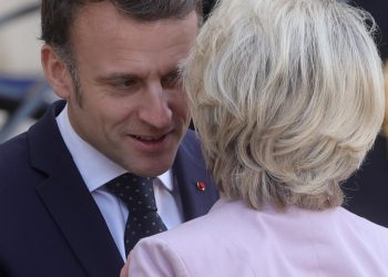 Emmanuel Macron con Ursula von der Leyen
