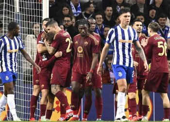La Roma esulta per il gol segnato a Porto (Foto ANSA)