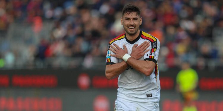 Santiago Pierotti esulta con il Lecce (Foto ANSA)