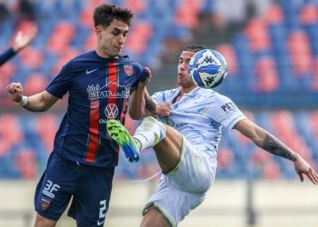 Il Cosenza in campo contro la Carrarese (da facebook.com/ilcosenzacalcio)