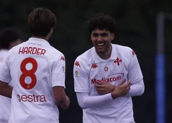 Jacopo Tarantino e Jonas Harder esultano con la Fiorentina Primavera (da facebook.com/ACFFiorentina)