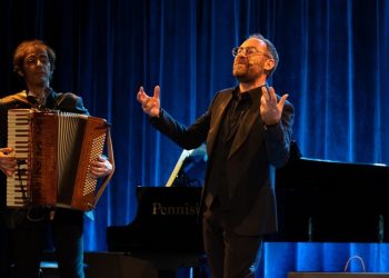 "Parlami d'amore" in scena (foto teatrodilonigo.it)