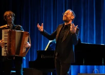 "Parlami d'amore" in scena (foto teatrodilonigo.it)