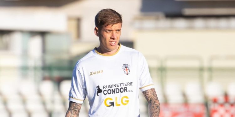 Davide De Marino con la Pro Vercelli (da facebook.com/ProVercelli1892)